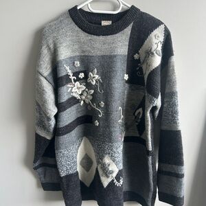 Vintage embroidered patterned sweater size M